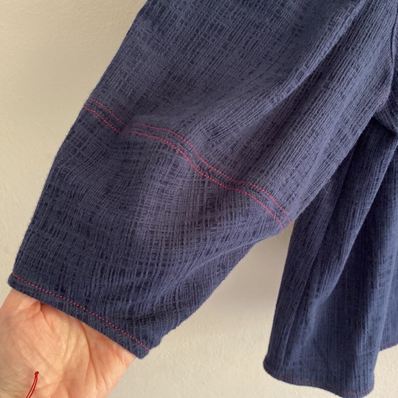 Soft top with puffed sleeves. Cute button back. - Picture 2 of 6